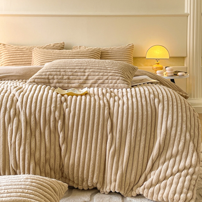 91家纺网 家纺一手货源 找家纺 2024新款全消光兔毛320克牛奶绒A类纯色立体四件套 兔毛抽条咖