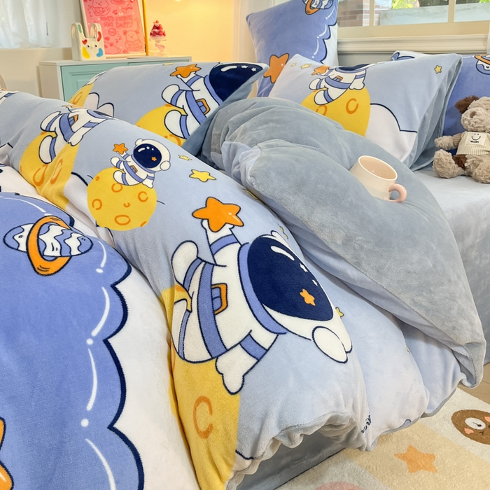 91家纺网 家纺一手货源 找家纺 卡派 2024新款冬季亲肤透气牛奶绒印花四件套 遨游太空