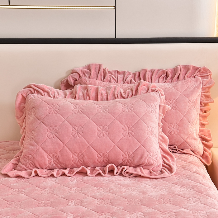 91家纺网 家纺一手货源 找家纺 馨梦缘 2025新款亲肤舒适纯色高克重牛奶绒单床盖 单床盖-粉