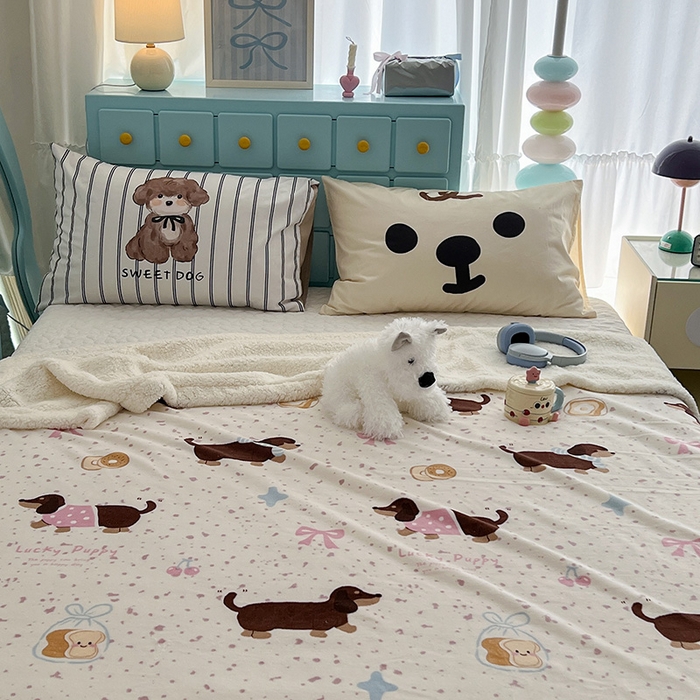 91家纺网 家纺一手货源 找家纺 昔可家纺 2024新款羊羔绒牛奶绒毛毯系列（三）-卡通系列 点点腊肠狗