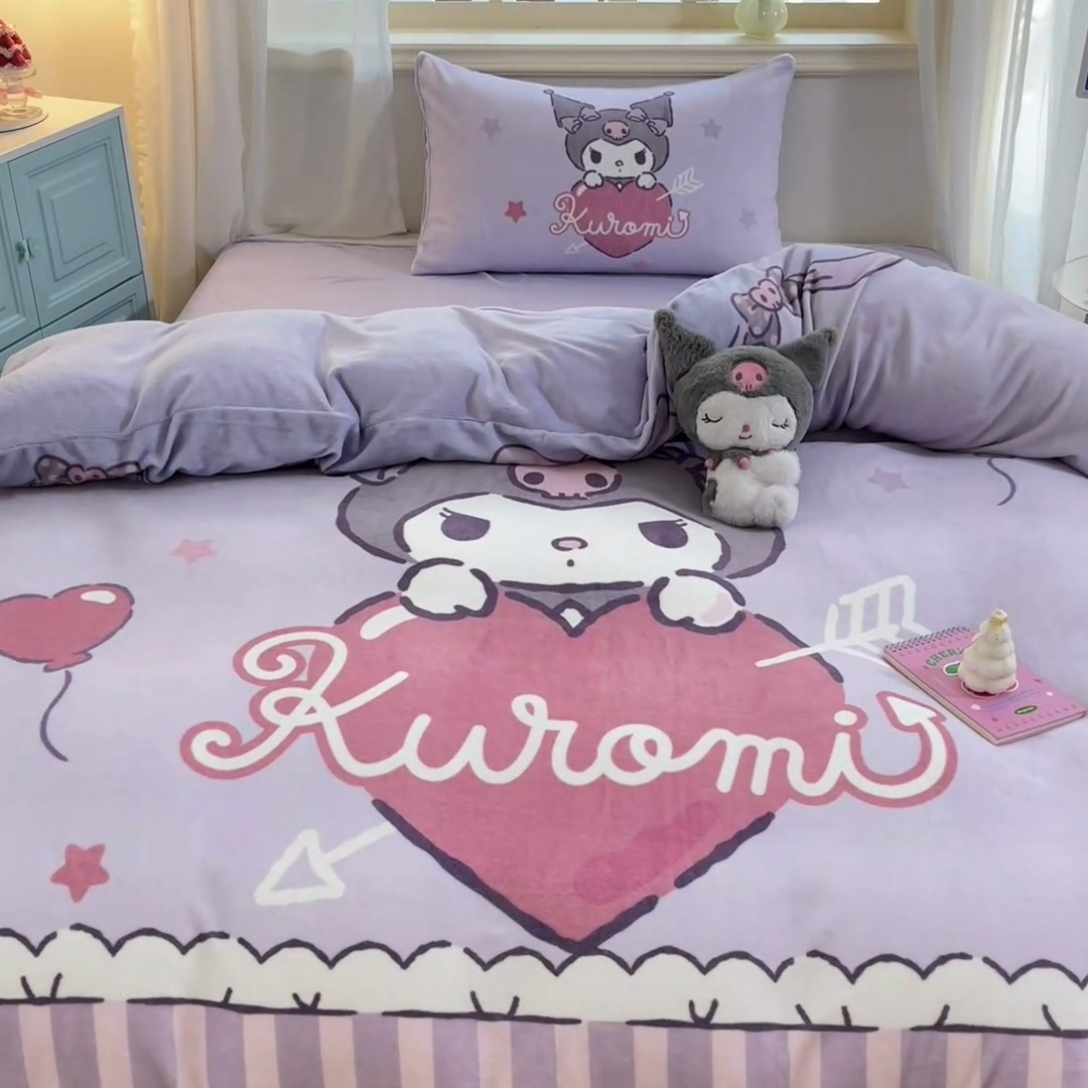 91家纺网 家纺一手货源 找家纺 2024新品正版三丽鸥授权大版卡通平网数码印花加厚高克重牛奶绒系列四件套 绒大版-R丘比特库洛米