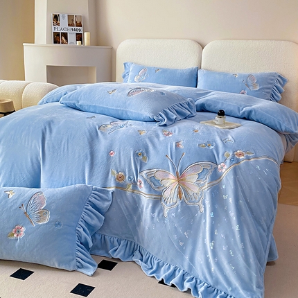 91家纺网 家纺一手货源 找家纺 航途席业 2025新款高克重牛奶绒刺绣四件套-梦幻蝶舞 梦幻蝶舞-蓝