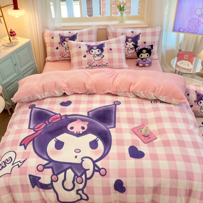 91家纺网 家纺一手货源 找家纺 2024新品正版三丽鸥授权大版卡通平网数码印花加厚高克重牛奶绒系列四件套 绒大版-R甜趣库洛米