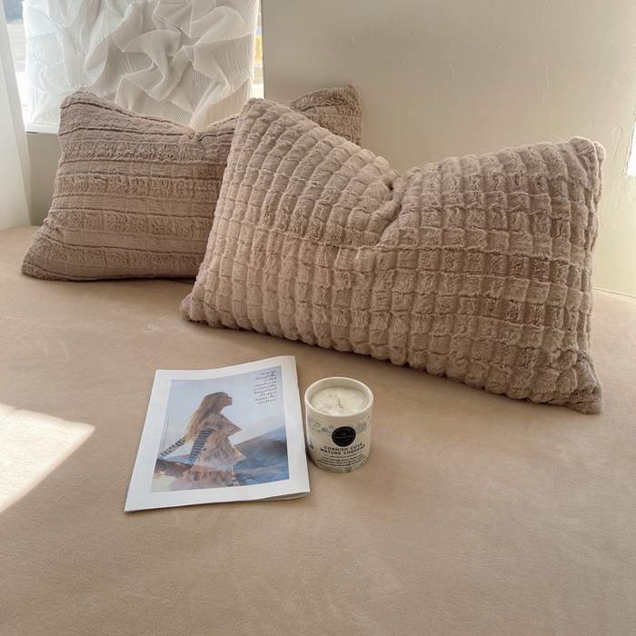 91家纺网 家纺一手货源 找家纺 2024新款全消光兔毛320克牛奶绒A类纯色立体四件套 奶咖