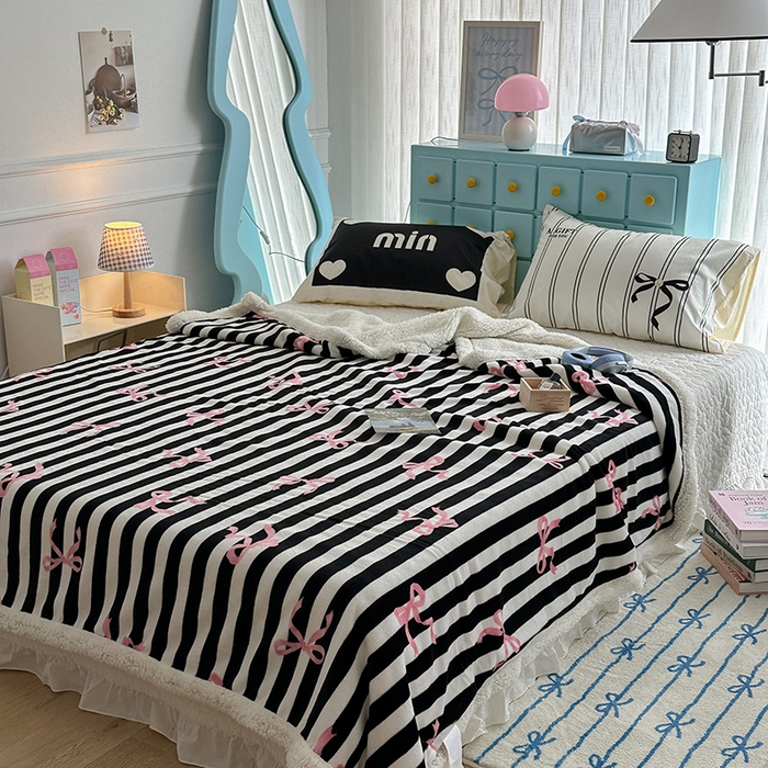 91家纺网 家纺一手货源 找家纺 昔可家纺 2024新款羊羔绒牛奶绒毛毯系列（三）-ins小清新系列 黑粉芭蕾蝴蝶结