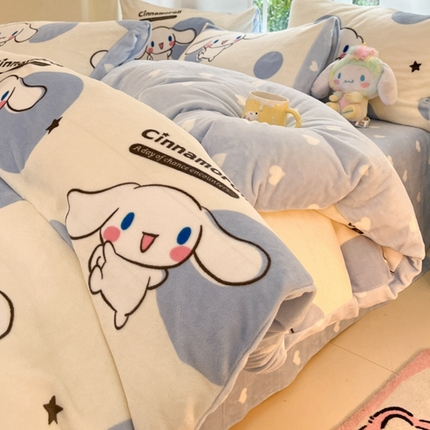 91家纺网 家纺一手货源 找家纺 2024新款三丽鸥牛奶绒小版四件套 牛奶绒小版-波点玉桂狗