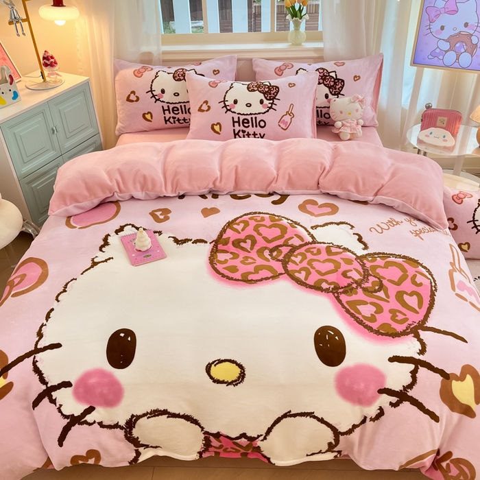 91家纺网 家纺一手货源 找家纺 2024新品正版三丽鸥授权大版卡通平网数码印花加厚高克重牛奶绒系列四件套 绒大版-R粉粉豹纹kitty