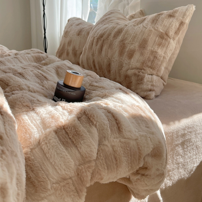 91家纺网 家纺一手货源 找家纺 2024新款全消光兔毛320克牛奶绒A类纯色立体四件套 晕染咖