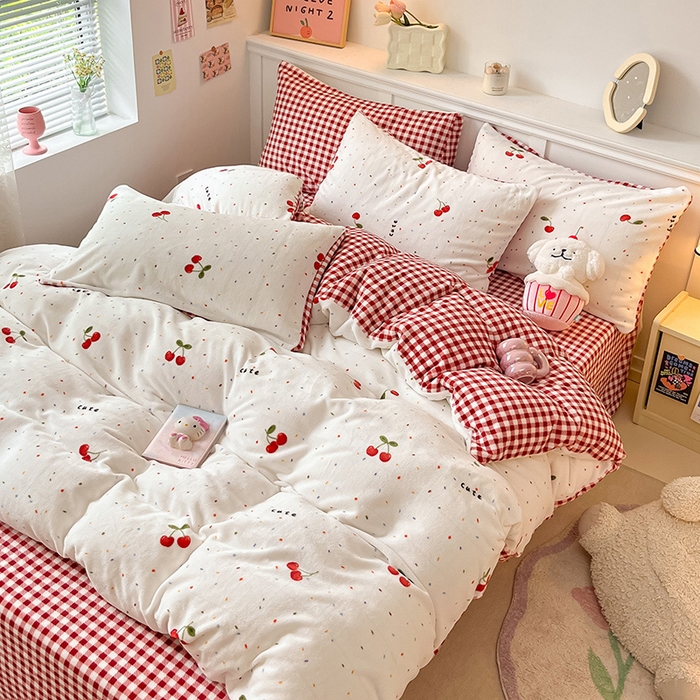 91家纺网 家纺一手货源 找家纺 2024新款200g加厚防静电牛奶绒小清新四件套 绒-樱桃奶冻