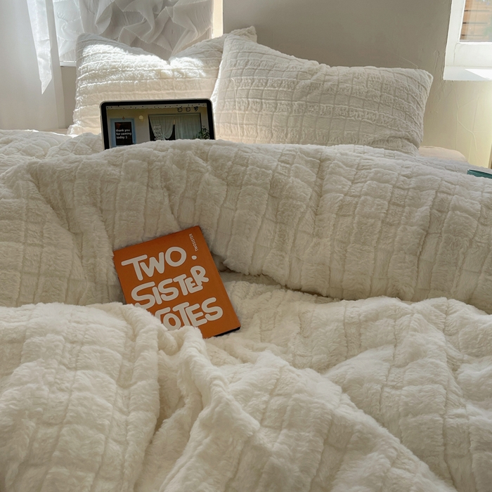 91家纺网 家纺一手货源 找家纺 2024新款全消光兔毛320克牛奶绒A类纯色立体四件套 奶白咖