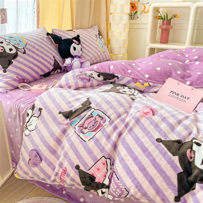 91家纺网 家纺一手货源 找家纺 2024新款三丽鸥牛奶绒小版四件套 条纹库洛米