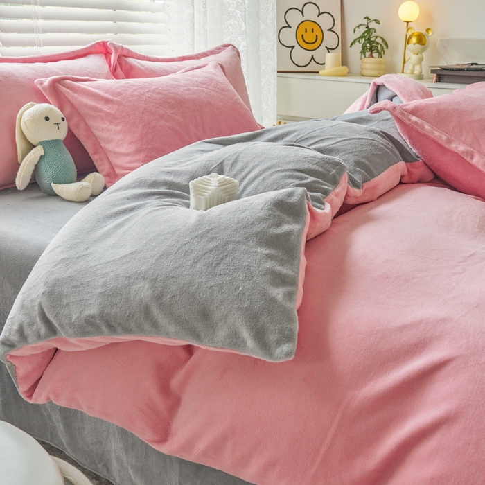 91家纺网 家纺一手货源 找家纺 慕晨 2024新款加厚牛奶绒纯色单被套珊瑚绒被套单件双面绒四件套 奶油粉+浅灰