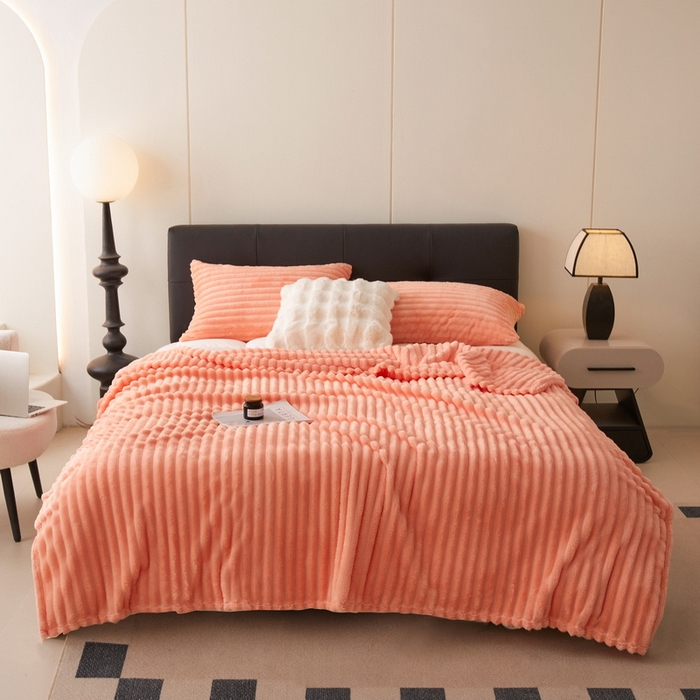 91家纺网 家纺一手货源 找家纺 畅畅家纺 2024新款秋冬兔毛绒宽抽条纯色毛毯 暖阳橘