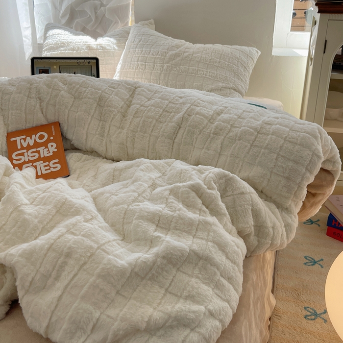 91家纺网 家纺一手货源 找家纺 2024新款全消光兔毛320克牛奶绒A类纯色立体四件套 奶白咖