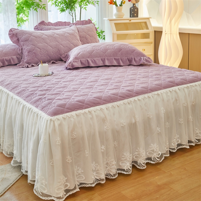 91家纺网 家纺一手货源 找家纺 缦彩 2024新款加厚牛奶珊瑚绒蕾丝床裙冬季法兰绒夹棉床笠-玫瑰花语系列 梦幻紫