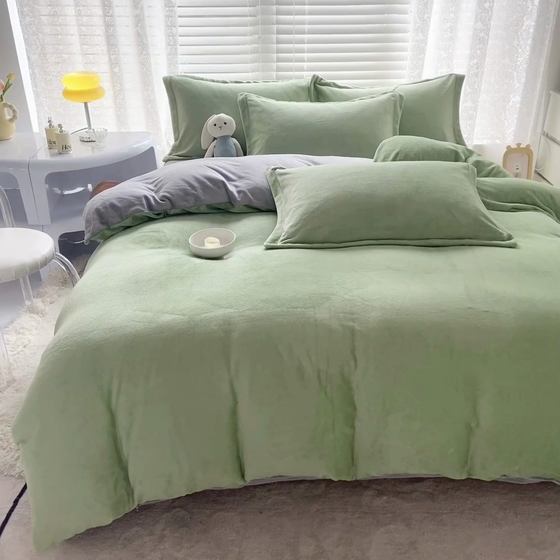 91家纺网 家纺一手货源 找家纺 慕晨 2024新款加厚牛奶绒纯色单被套珊瑚绒被套单件双面绒四件套 豆绿+浅灰