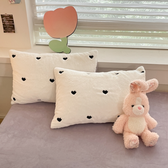 91家纺网 家纺一手货源 找家纺 蜜柚 2024新款牛奶绒兔毛绒高克重小清新满版绣花四件套 星愿