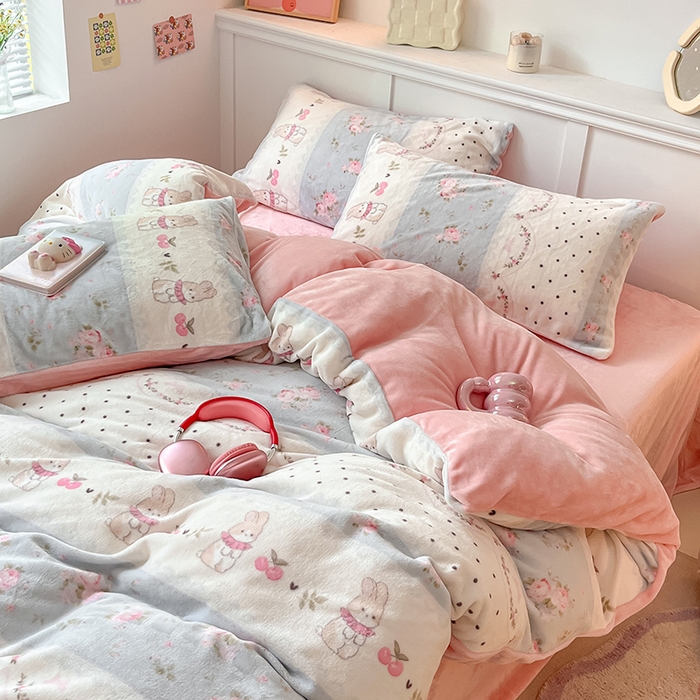 91家纺网 家纺一手货源 找家纺 2024新款200g加厚防静电牛奶绒小清新四件套 绒-乖乖兔