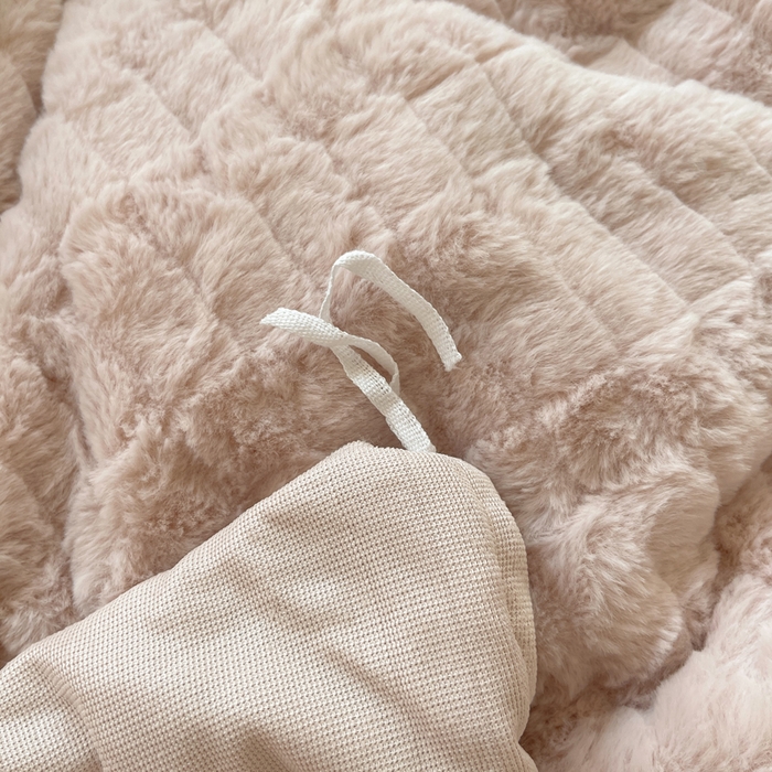 91家纺网 家纺一手货源 找家纺 2024新款全消光兔毛320克牛奶绒A类纯色立体四件套 蜜桃粉