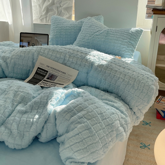 91家纺网 家纺一手货源 找家纺 2024新款全消光兔毛320克牛奶绒A类纯色立体四件套 天空蓝