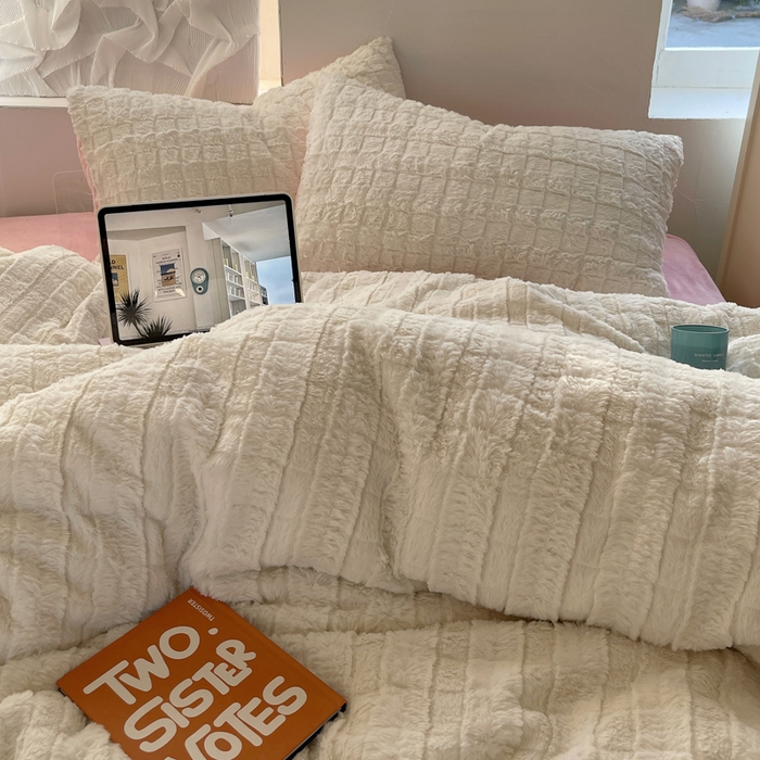 91家纺网 家纺一手货源 找家纺 2024新款全消光兔毛320克牛奶绒A类纯色立体四件套 奶白粉