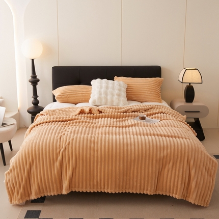 91家纺网 家纺一手货源 找家纺 畅畅家纺 2024新款秋冬兔毛绒宽抽条纯色毛毯 卡其色