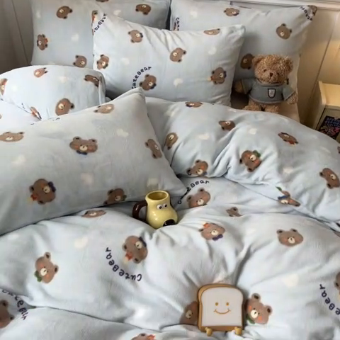 91家纺网 家纺一手货源 找家纺 2024新款200g加厚防静电牛奶绒小清新四件套 绒-领带熊