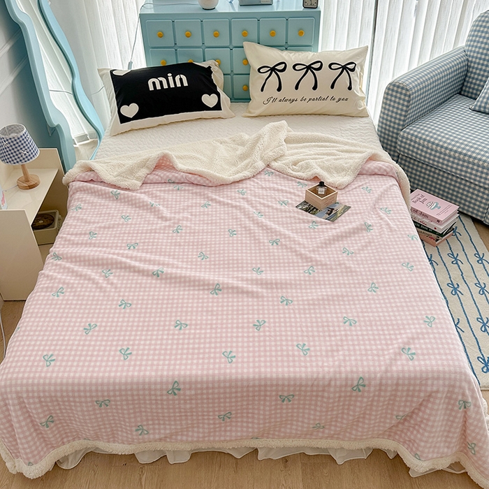 91家纺网 家纺一手货源 找家纺 昔可家纺 2024新款羊羔绒牛奶绒毛毯系列（三）-ins小清新系列 粉格蝴蝶结