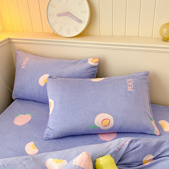 91家纺网 家纺一手货源 找家纺 2024新款200g加厚防静电牛奶绒小清新四件套 绒-紫色桃子