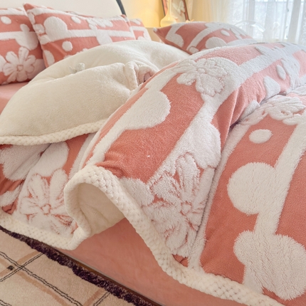 91家纺网 家纺一手货源 找家纺 （总）莱登卡奴 2024新款牛奶绒阳离子提花北极绒被套毯-包边款系列