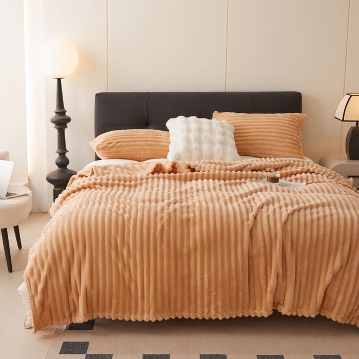 91家纺网 家纺一手货源 找家纺 （总）畅畅家纺 2024新款秋冬兔毛绒宽抽条纯色毛毯