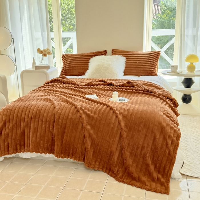 91家纺网 家纺一手货源 找家纺 卡派 2024新款兔毛绒多功能毛毯抽条牛奶绒贝贝绒毛毯 焦糖