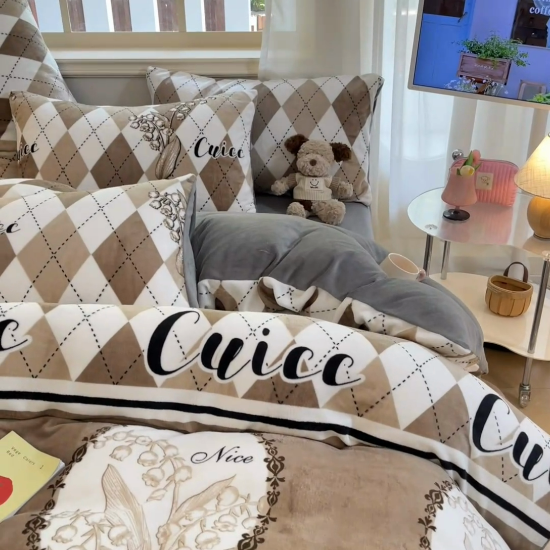 91家纺网 家纺一手货源 找家纺 卡派 2024新款冬季亲肤透气牛奶绒印花四件套 雅舍