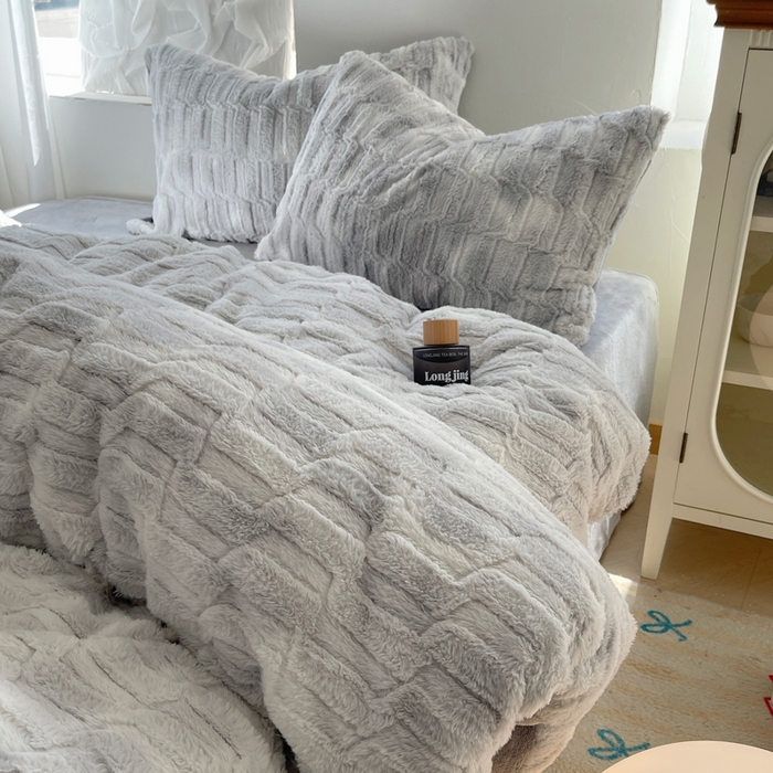 91家纺网 家纺一手货源 找家纺 2024新款全消光兔毛320克牛奶绒A类纯色立体四件套 晕染灰