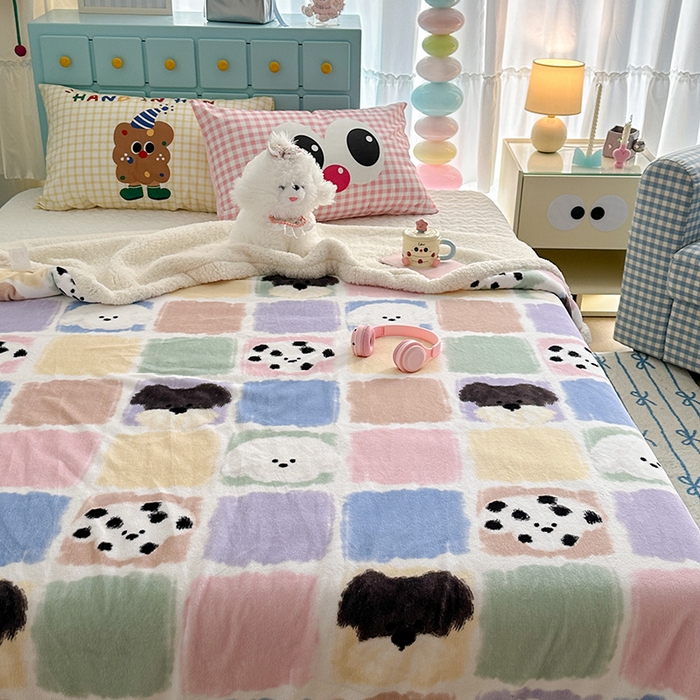 91家纺网 家纺一手货源 找家纺 昔可家纺 2024新款羊羔绒牛奶绒毛毯系列（三）-卡通系列 方块小狗