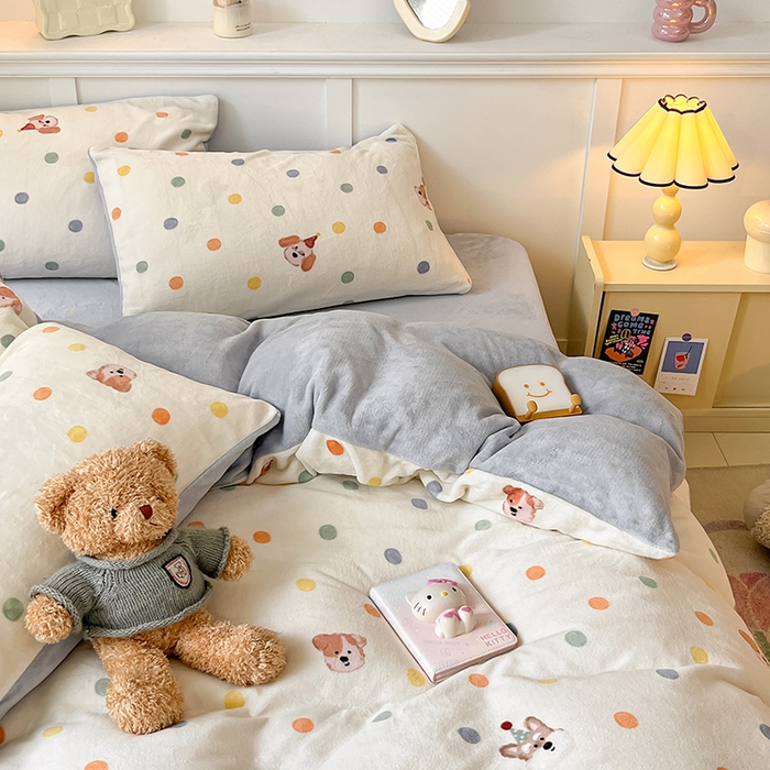 91家纺网 家纺一手货源 找家纺 2024新款200g加厚防静电牛奶绒小清新四件套 绒-泡泡狗