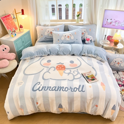 2024新品正版三丽鸥授权大版卡通平网数码印花加厚高克重牛奶绒系列四件套 绒大版-R蓝条冰淇淋大耳狗