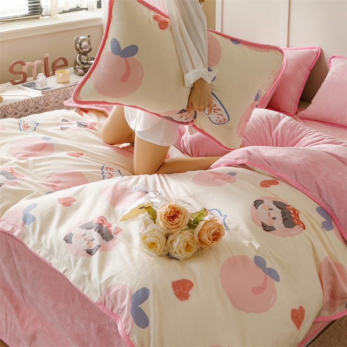 91家纺网 家纺一手货源 找家纺 红粉佳人 2025新款棉加绒印花四件套 蜜桃公主