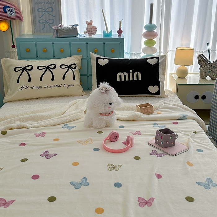 91家纺网 家纺一手货源 找家纺 昔可家纺 2024新款羊羔绒牛奶绒毛毯系列（三）-ins小清新系列 波点彩色蝴蝶