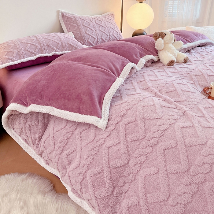 91家纺网 家纺一手货源 找家纺 贝拉梦家纺 2024新款塔芙绒菱格纯色牛奶绒四件套 暮山紫