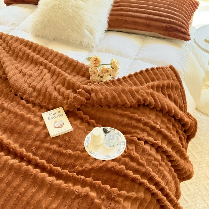 91家纺网 家纺一手货源 找家纺 卡派 2024新款兔毛绒多功能毛毯抽条牛奶绒贝贝绒毛毯 焦糖