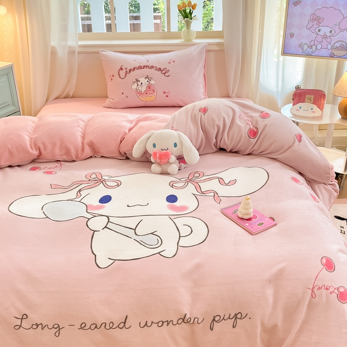 91家纺网 家纺一手货源 找家纺 2024新品正版三丽鸥授权大版卡通平网数码印花加厚高克重牛奶绒系列四件套 绒大版-R樱桃美美大耳狗