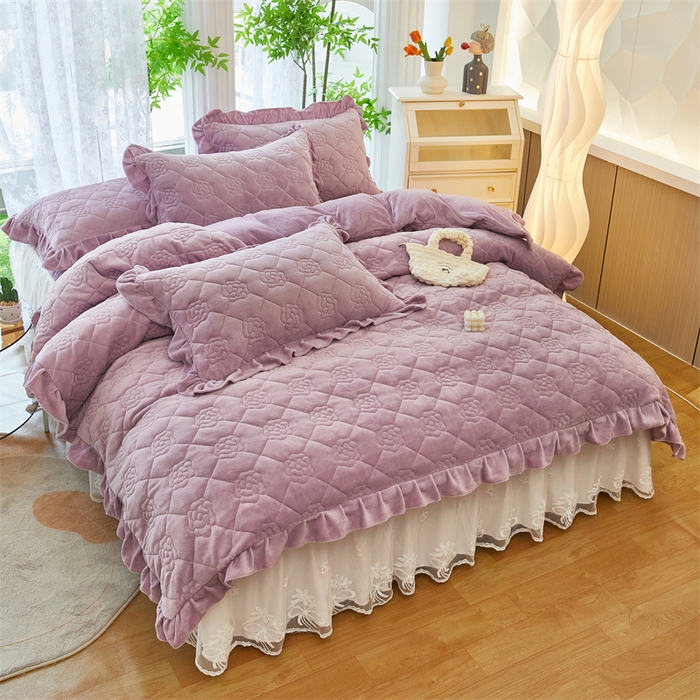 91家纺网 家纺一手货源 找家纺 缦彩 2024新款加厚牛奶珊瑚绒蕾丝床裙冬季法兰绒夹棉床笠-玫瑰花语系列 梦幻紫