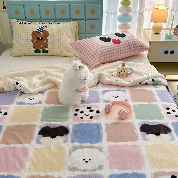 91家纺网 家纺一手货源 找家纺 昔可家纺 2024新款羊羔绒牛奶绒毛毯系列（三）-卡通系列 方块小狗