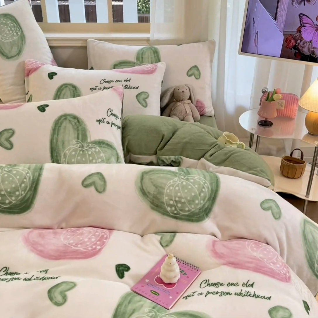 91家纺网 家纺一手货源 找家纺 卡派 2024新款冬季亲肤透气牛奶绒印花四件套 心意