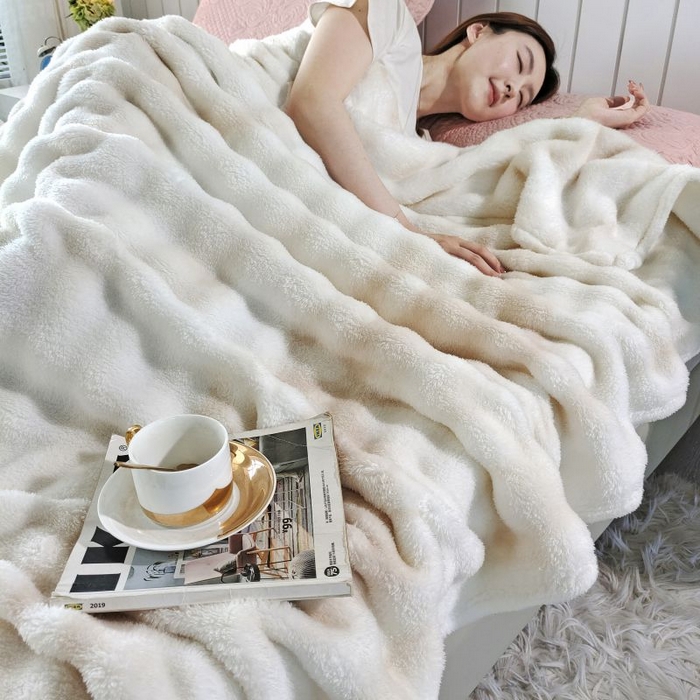 91家纺网 家纺一手货源 找家纺 千荨 2024新款跨境印花扎染泡泡绒毛盖毯 奶白