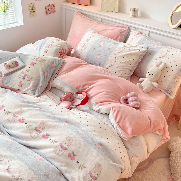 91家纺网 家纺一手货源 找家纺 2024新款200g加厚防静电牛奶绒小清新四件套 绒-乖乖兔