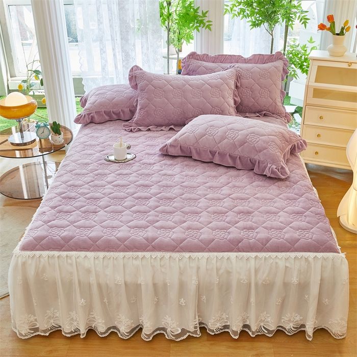 91家纺网 家纺一手货源 找家纺 缦彩 2024新款加厚牛奶珊瑚绒蕾丝床裙冬季法兰绒夹棉床笠-玫瑰花语系列 梦幻紫