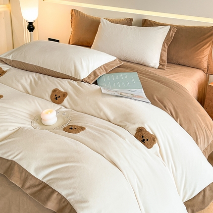 91家纺网 家纺一手货源 找家纺 （总）2024新款水晶绒拼角满版毛巾绣四件套