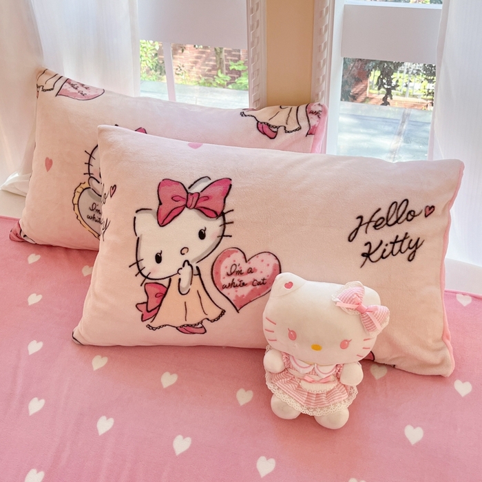 91家纺网 家纺一手货源 找家纺 2024新款三丽鸥牛奶绒小版四件套 牛奶绒小版-害羞KT猫